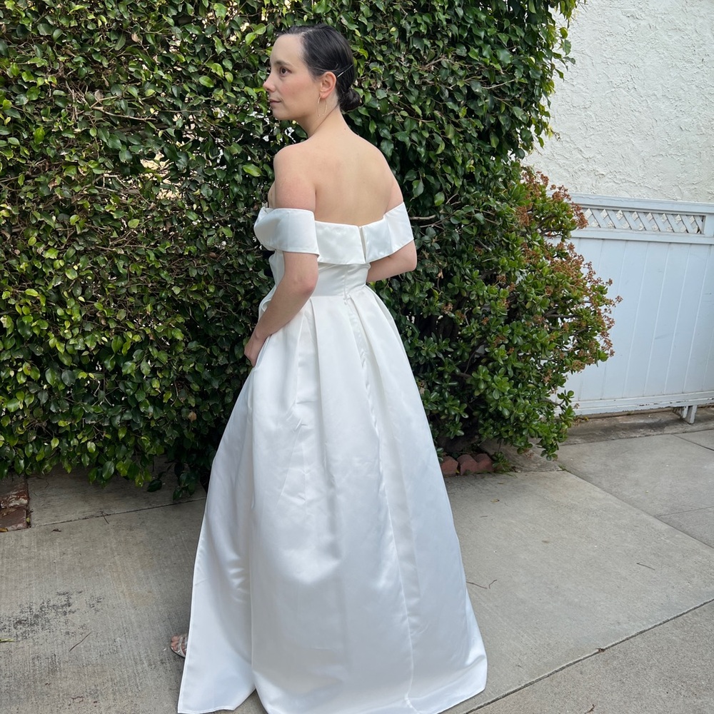 Off shoulder Aline satin wedding Gown with leg slit - Picture 4 of 5
